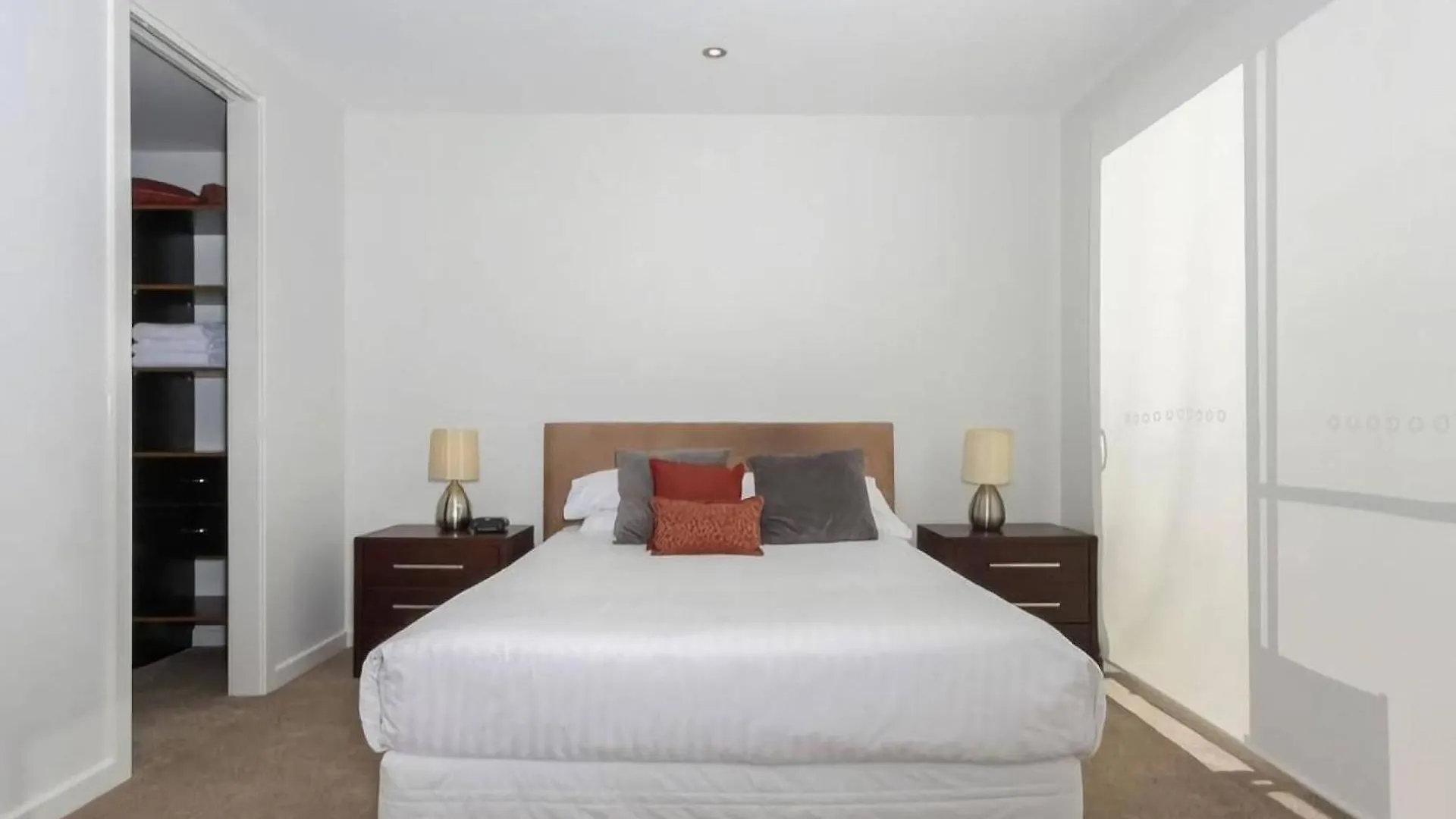 Trieste Apartments Kingston Канберра
